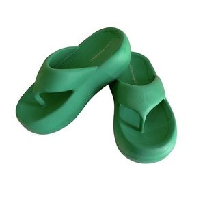 JEFFREY CAMPBELL CHILLAXIN GREEN PLATFORM FLIP FLOP SANDAL SIZE 7